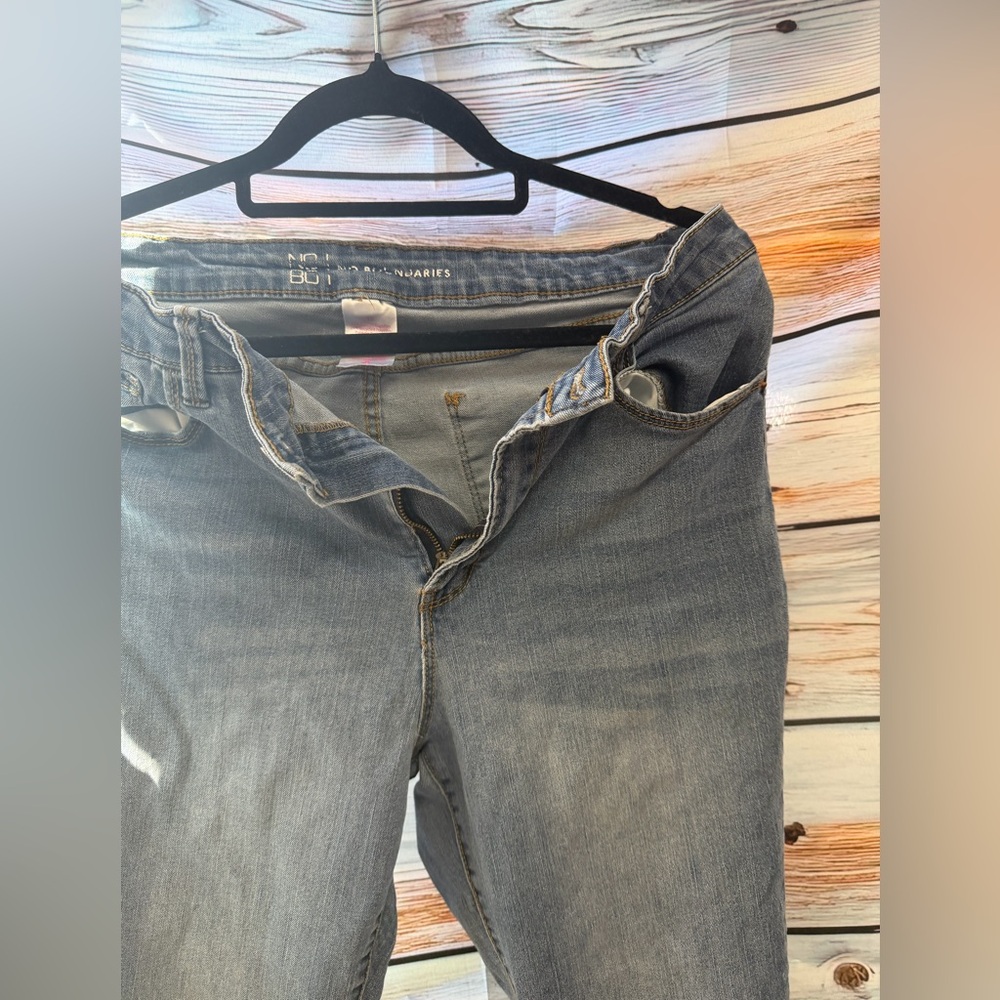 No Boundaries Women's Light Gray Straight Leg Jeans